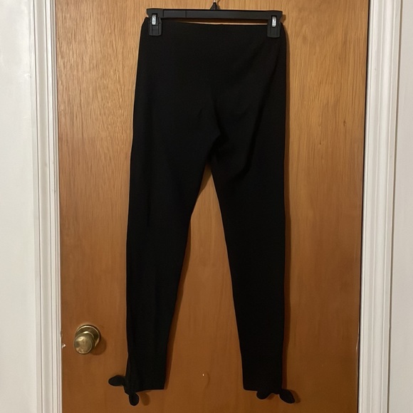 •OLD NAVY•BLACK LEGGINGS WITH KEY HOLE BOWTIE ANKLES SIZE SMALL EUC - Picture 2 of 6